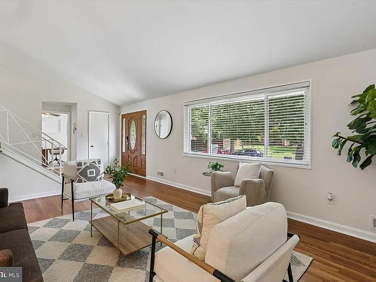 3709 Kenway St — Photo 4