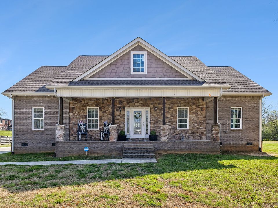 1st image of 702 Forrest Dr