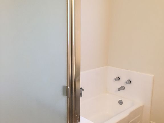 4th image of 933 E Hyde Park Blvd APT 1
