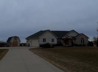 3646 Emerald Crown Pkwy, Neenah, WI 54956