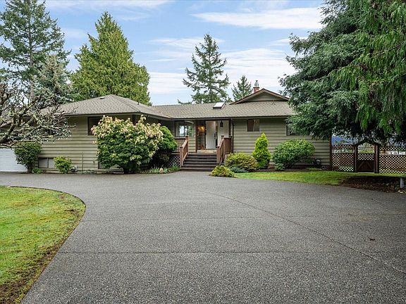 4th image of 631 Sanderson Rd