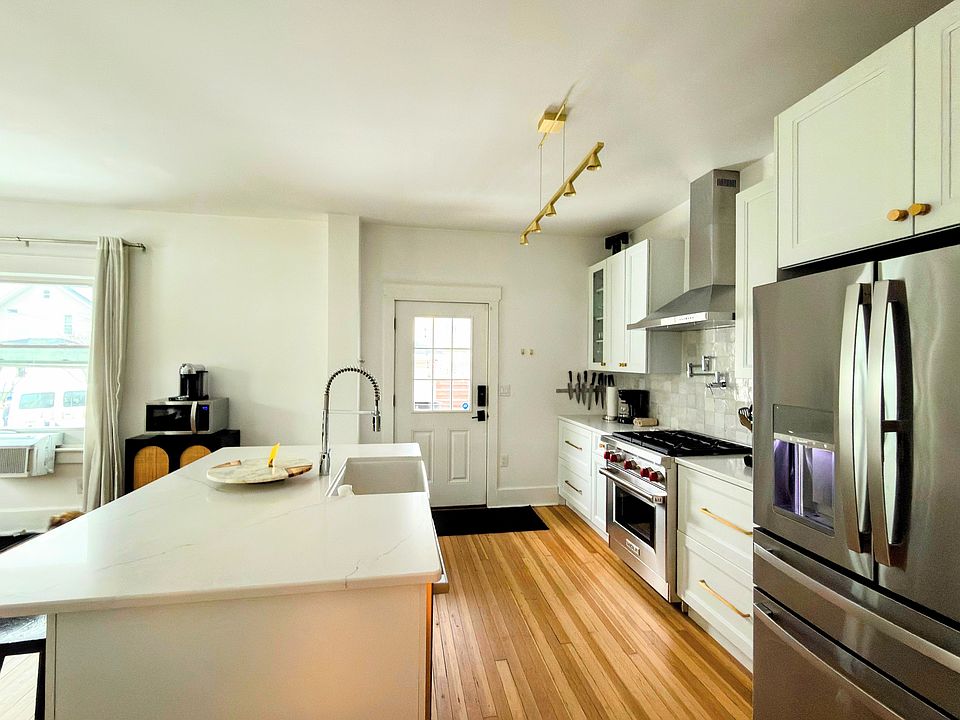 1st image of 32 Josephine Ave