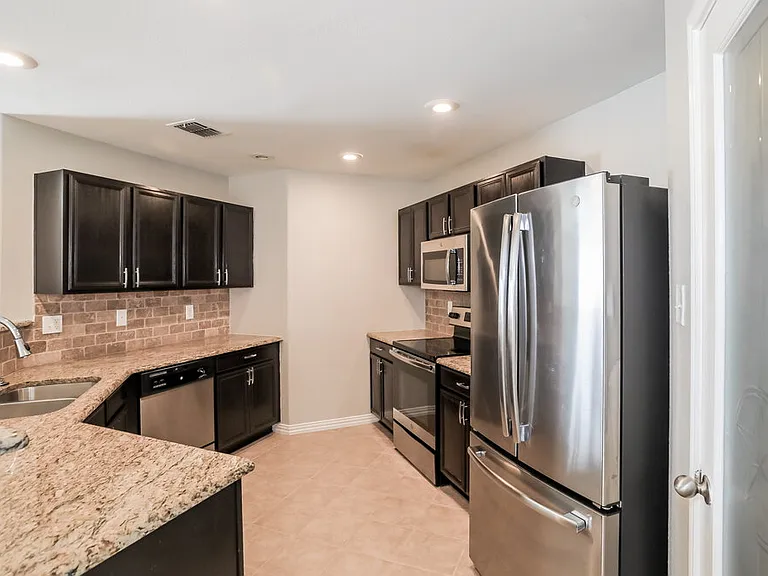 573 Creekbend St — Photo 13