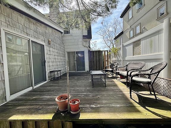 4th image of 2955 Avenue