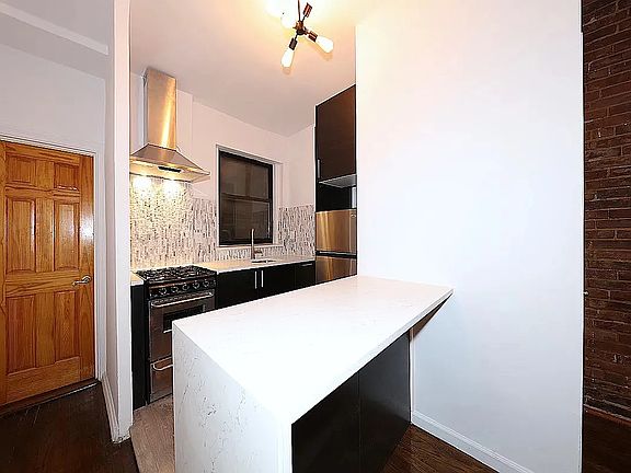 3rd image of 301 E 95th St APT 1C