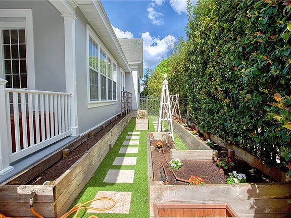 2nd image of 4148 Oak St #6
