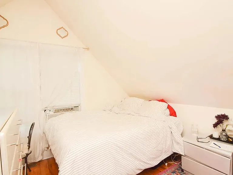 1315 W Roscoe St #2 — Photo 9