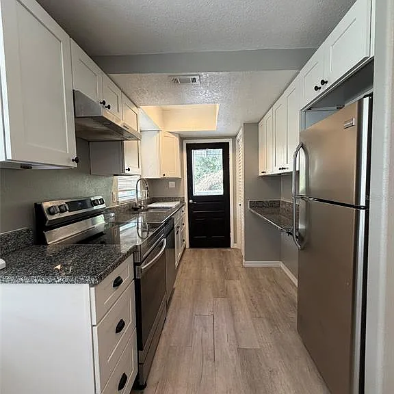 101 W Lemon St #4 — Photo 5
