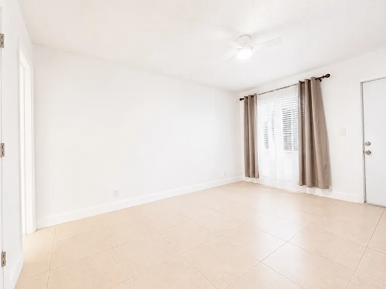 2175 NE 56th St #56 — Photo 8