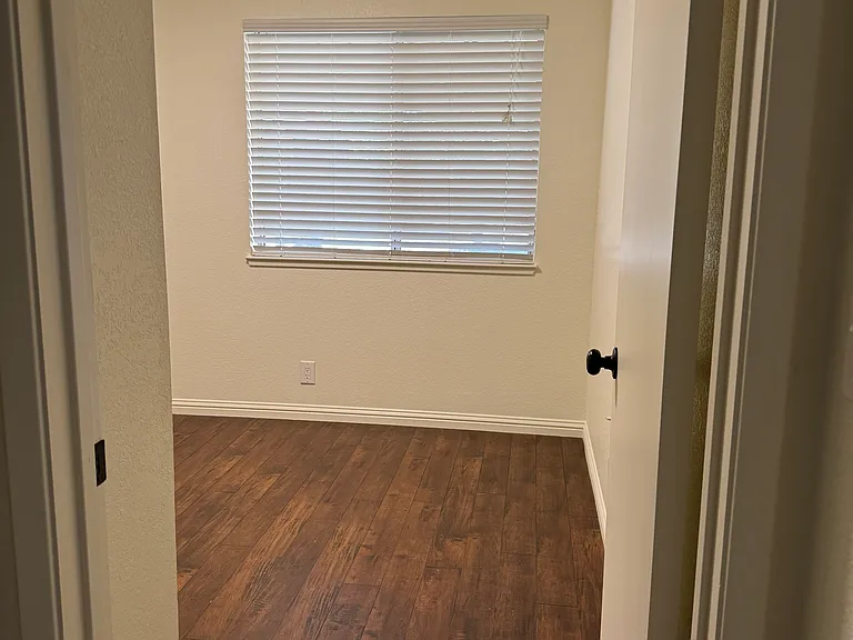 16920 Yvonne Dr — Photo 18