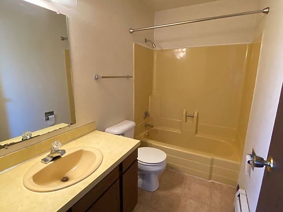 4th image of 1827 E Capitol Ave APT 6