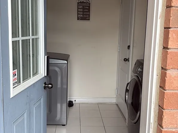 114 Lorenzo Cir #Bst, Brampton, ON L6R 3N4