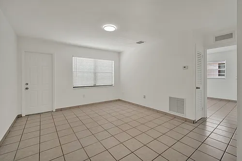 340 Madeira Ave #8 Photo 1
