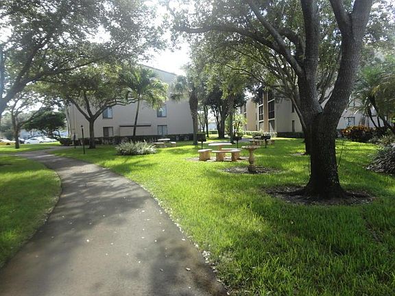 5th image of 205 Foxtail Dr