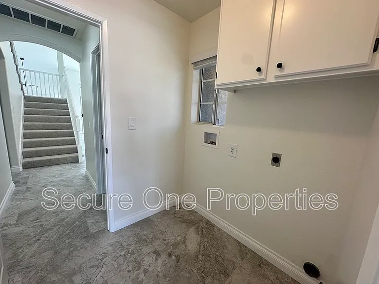 1740 Amarelle St — Photo 34