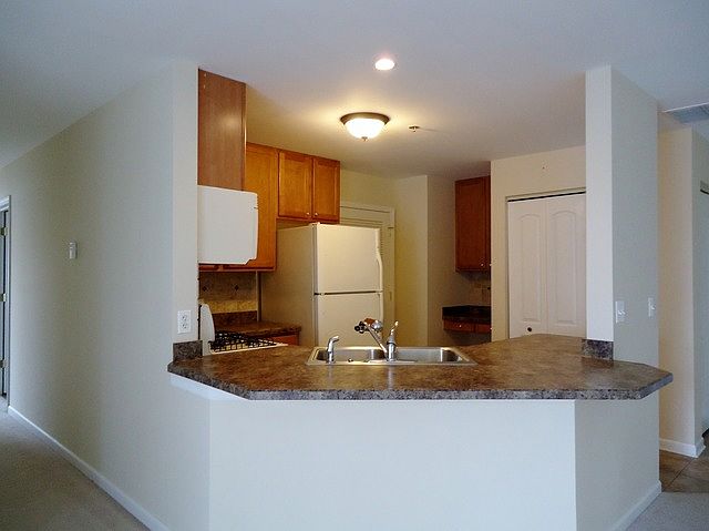 1st image of 10 N Lake St APT 418