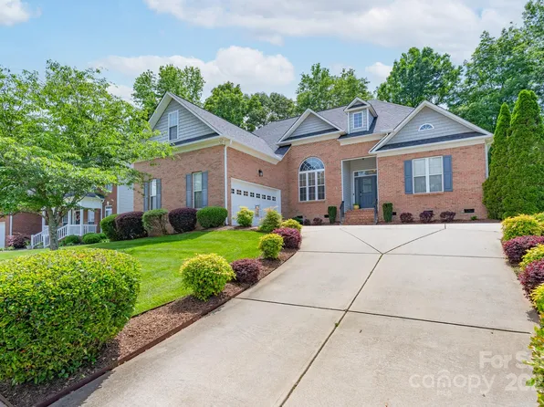 1643 Essex Hall Dr, Rock Hill, SC 29730