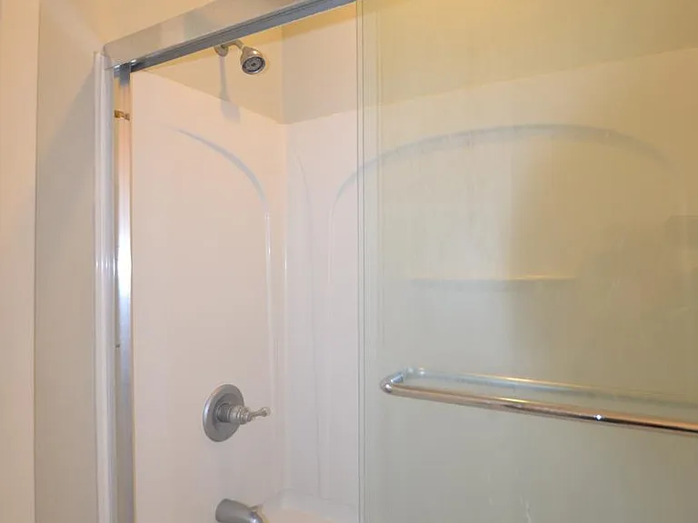 101 12th St #2R — Photo 18