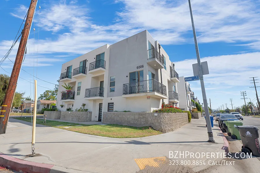6006-6002 Klump Ave — Photo 2