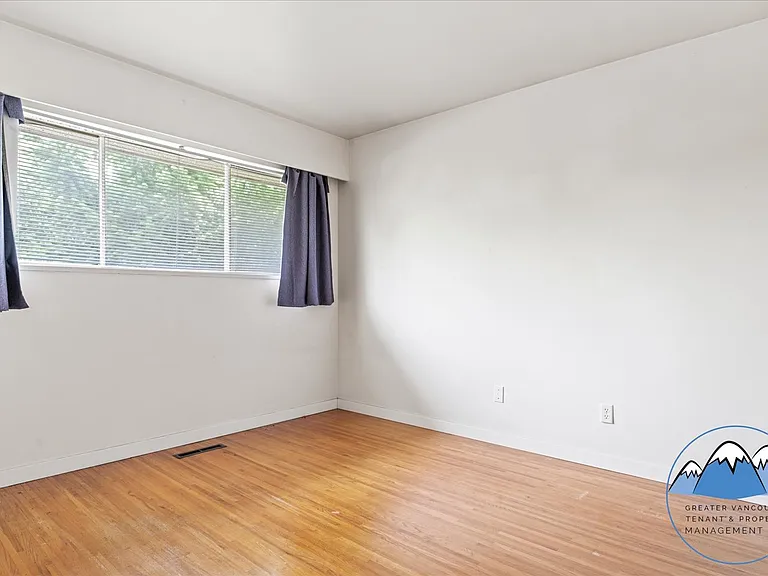 6589 Elliott St — Photo 8