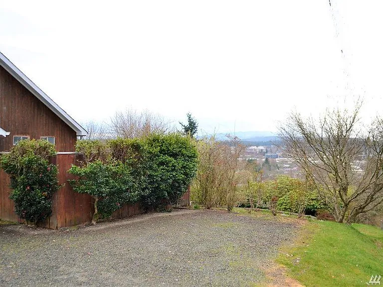 1609 7th Ave SE #B — Photo 2