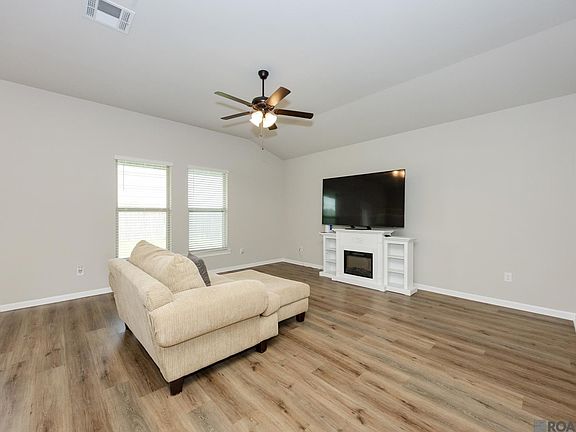 3rd image of 59810 Clifts Cove Dr