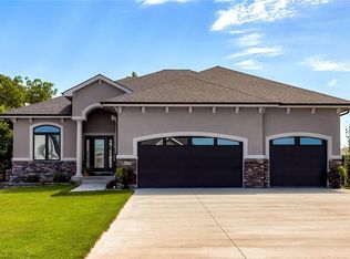 935 NE Fox Valley Ct, Waukee, IA 50263