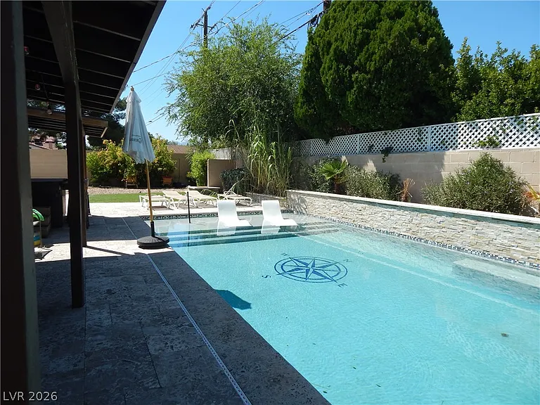 2712 W Oakey Blvd — Photo 19
