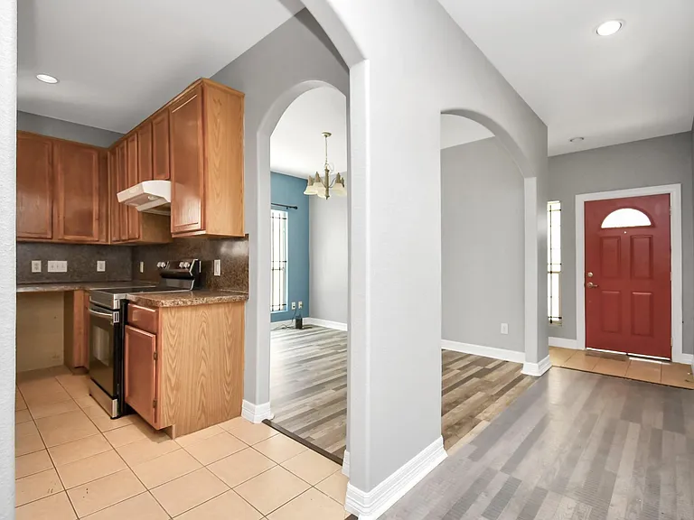 7902 Dyer St — Photo 3