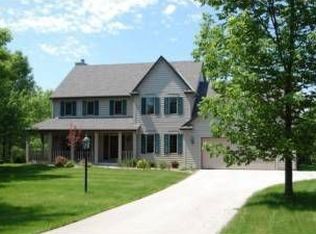 350 W Hemlock Ln, Mequon, WI 53097