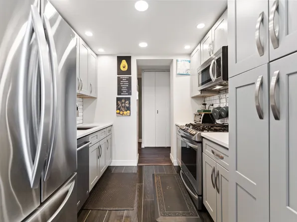 9060 Palisade Avenue image 7 of 27