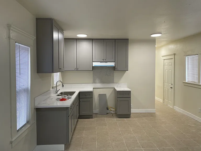 1012 W. 60th St, Los Angeles - 1012 — Photo 1
