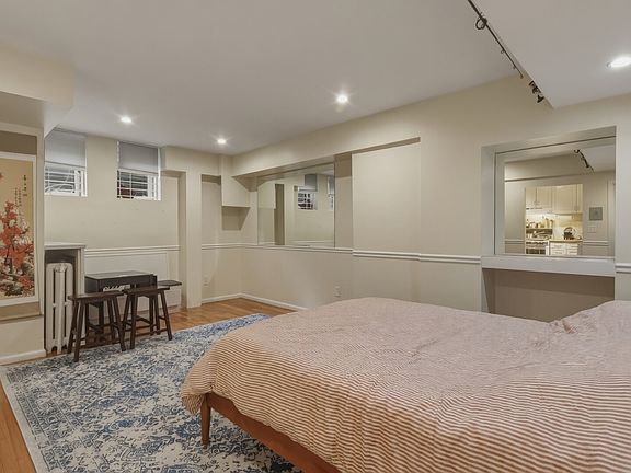 4th image of 241 W Newton St APT 3