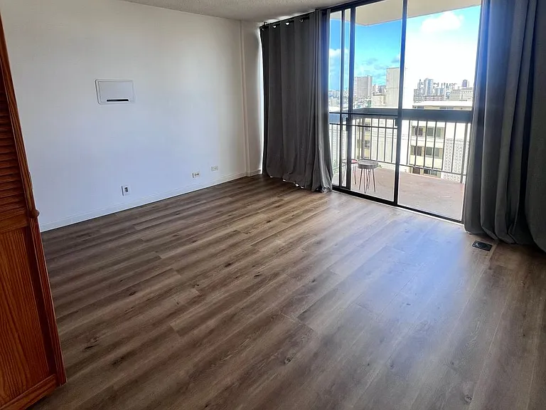 1560 Thurston Ave #503 — Photo 2