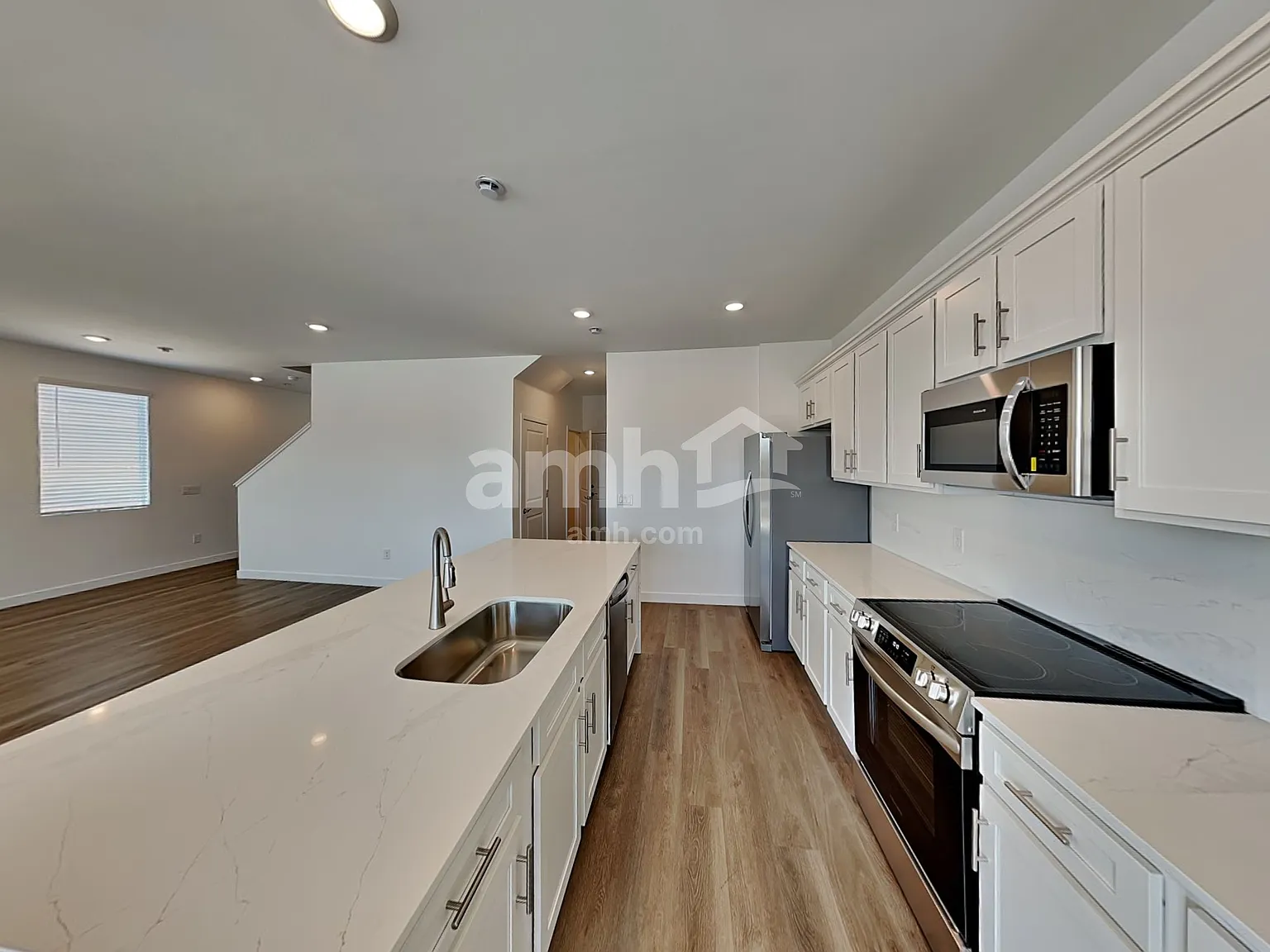 4 bed, 2.5 bath, 2015 sqft, $2,270 — Photo 3