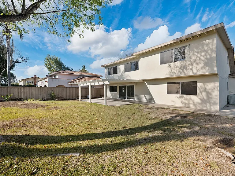 32022 Grenville Ct — Photo 9