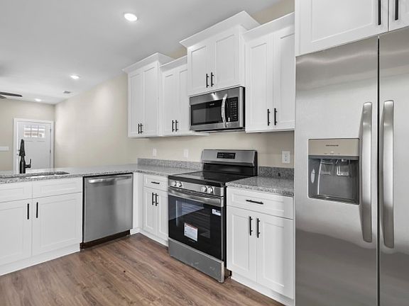 5th image of 1003 Oak St #A