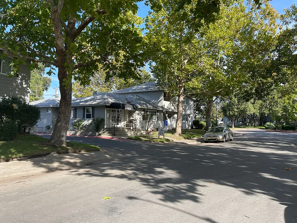 Village Commons Apts.