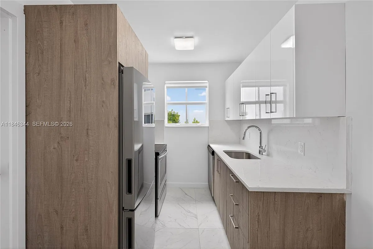 Building Photo - 1552 Euclid Ave #4