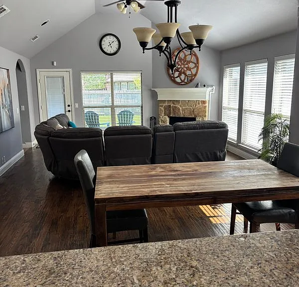4312 Poppy Dr — Photo 2