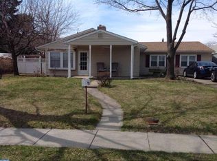 33 Lilac Ln, Levittown, PA 19054