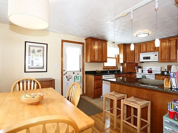 5th image of 35 Whitelock Dr