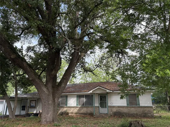 216 & 214 Belmont St, Tomball, TX 77375