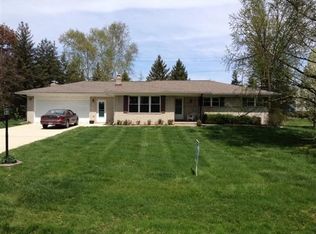 215 Belhaven Rd, Troy, MI 48085