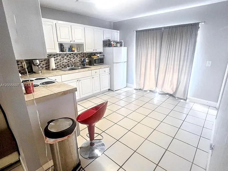 4259 Royal Banyan Way #B — Photo 5