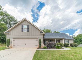 511 Lena Dr, Hoschton, GA 30548