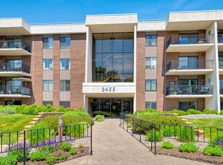 2455 Londin Ln E APT 322, Maplewood, MN 55119