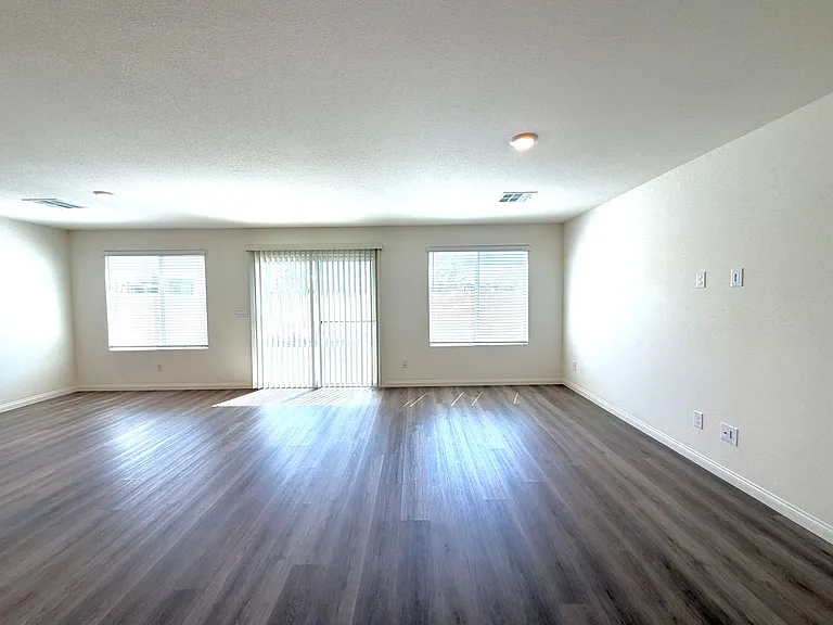 5646 Mesa Sedona St — Photo 7