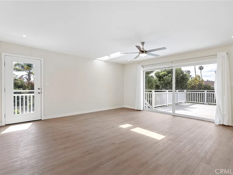 928 Seaside Ct — Photo 4