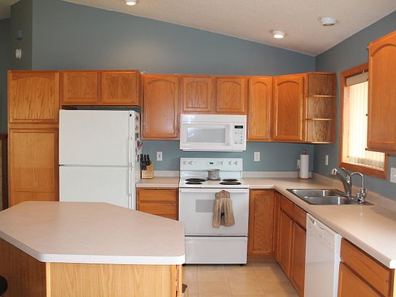 4th image of 111 Griswold Ave